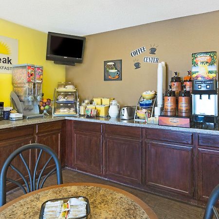 Econo Lodge Inn & Suites Yankton Extérieur photo