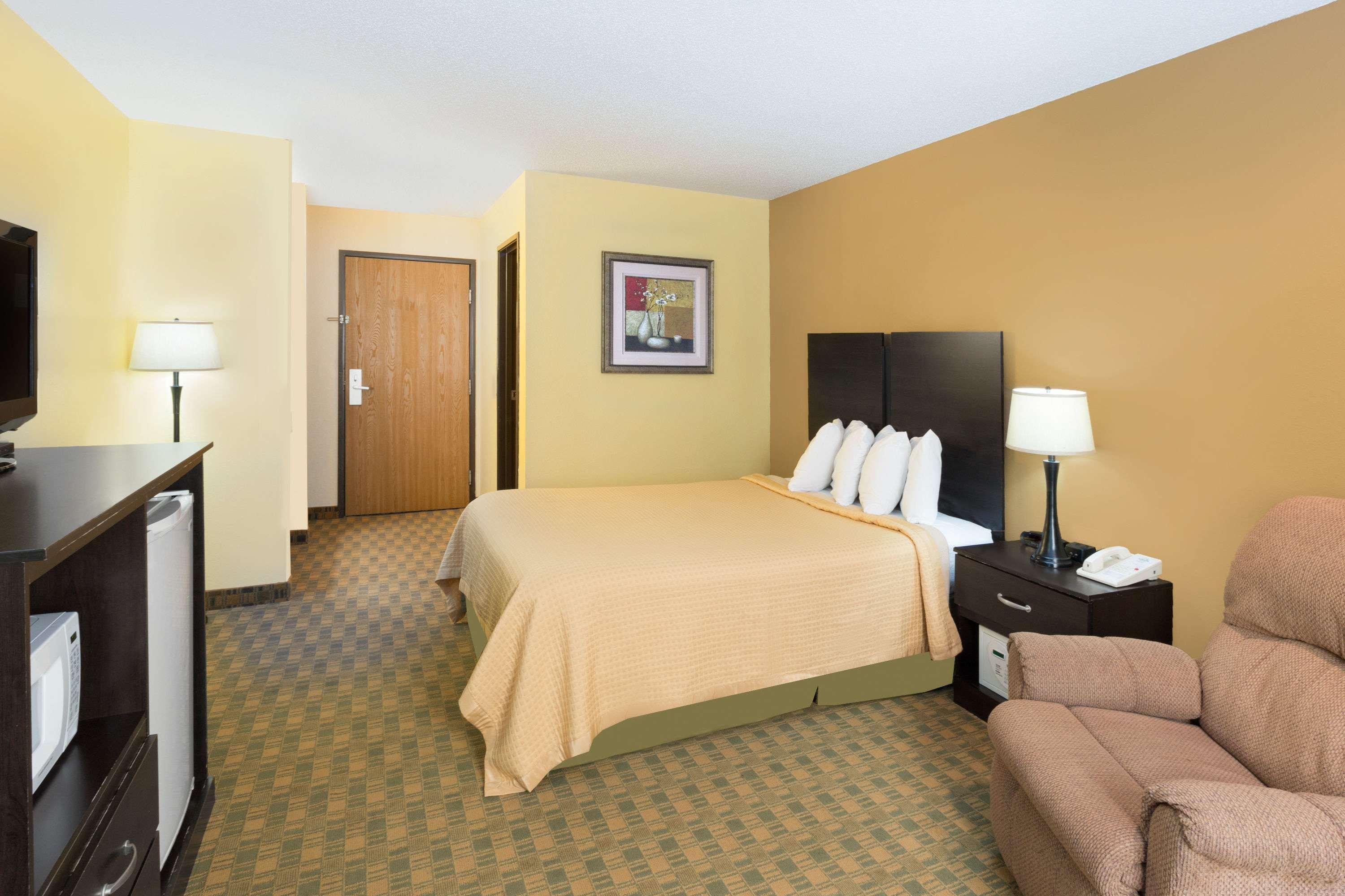 Econo Lodge Inn & Suites Yankton Extérieur photo