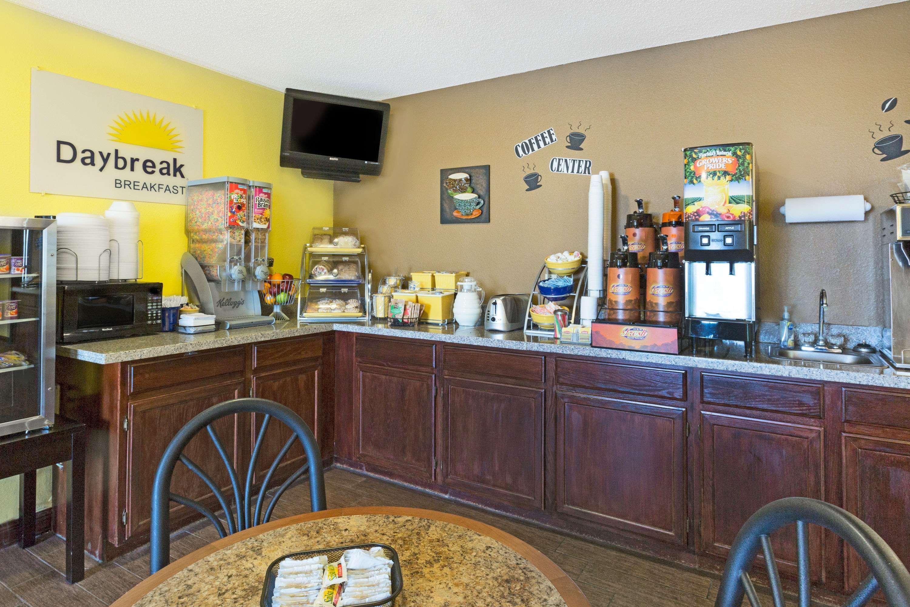 Econo Lodge Inn & Suites Yankton Extérieur photo