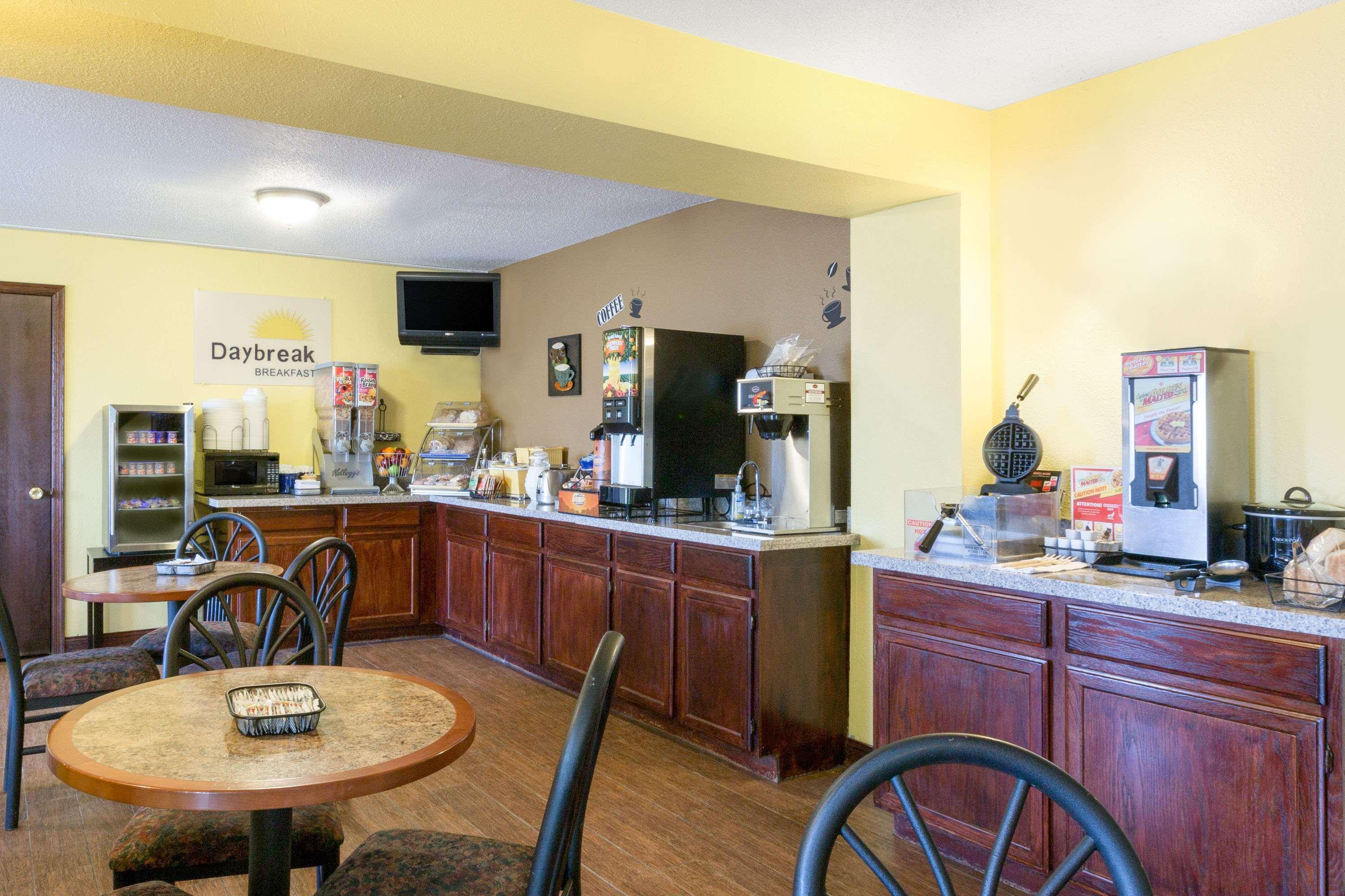 Econo Lodge Inn & Suites Yankton Extérieur photo