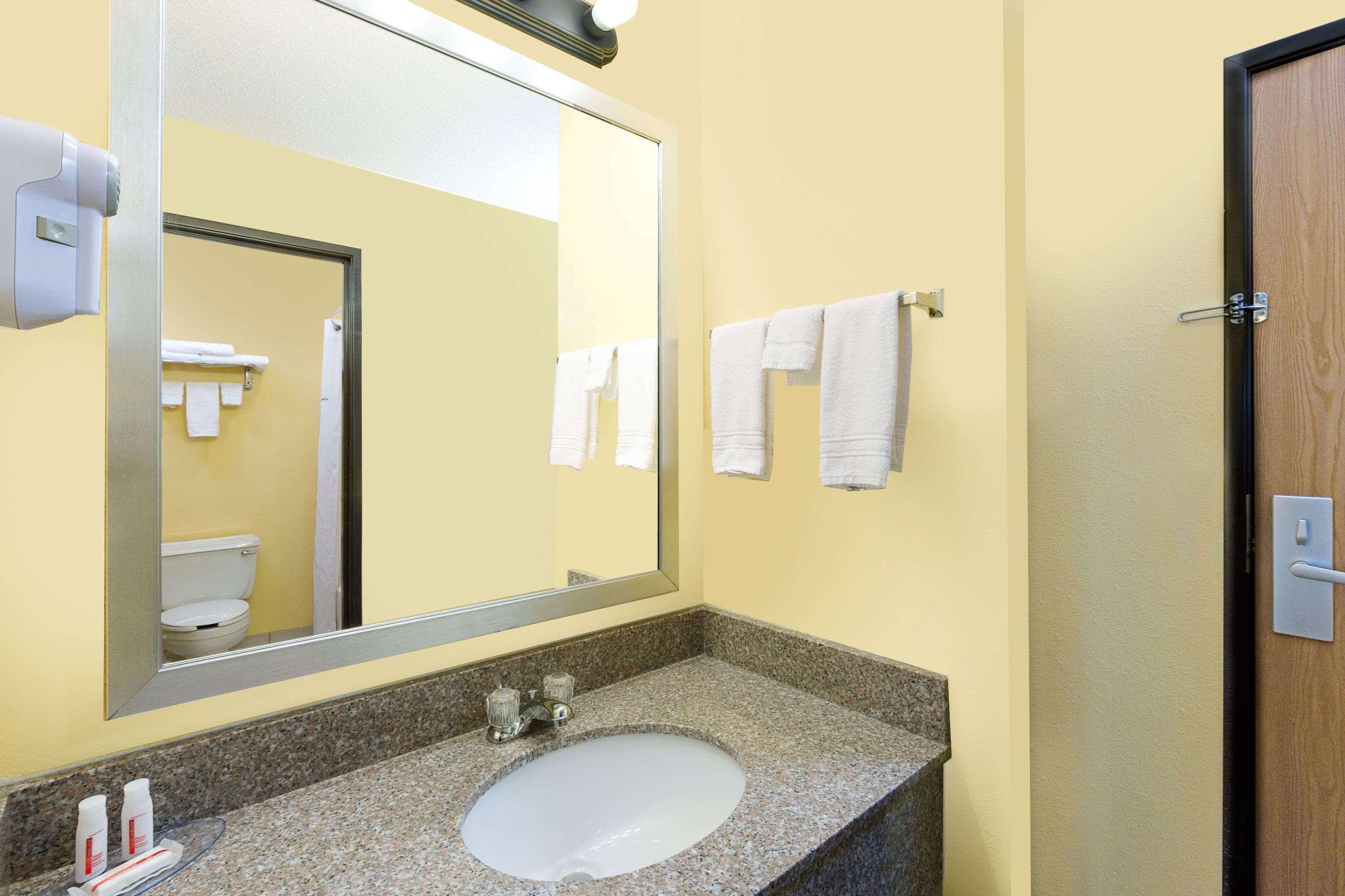 Econo Lodge Inn & Suites Yankton Extérieur photo