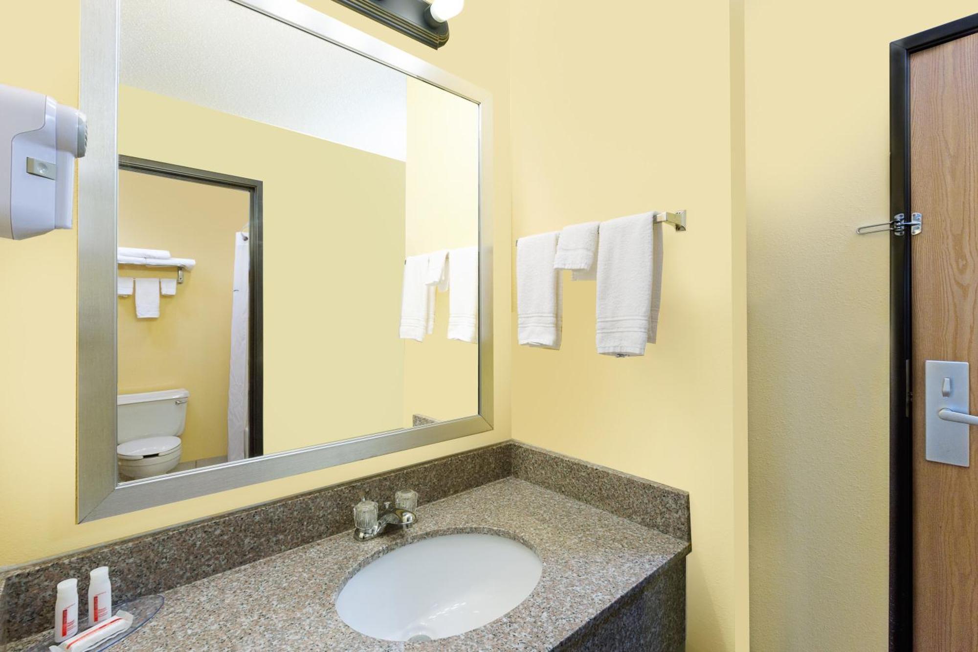 Econo Lodge Inn & Suites Yankton Chambre photo